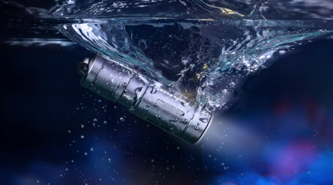 Fenix | E02R - Farba: Čierna